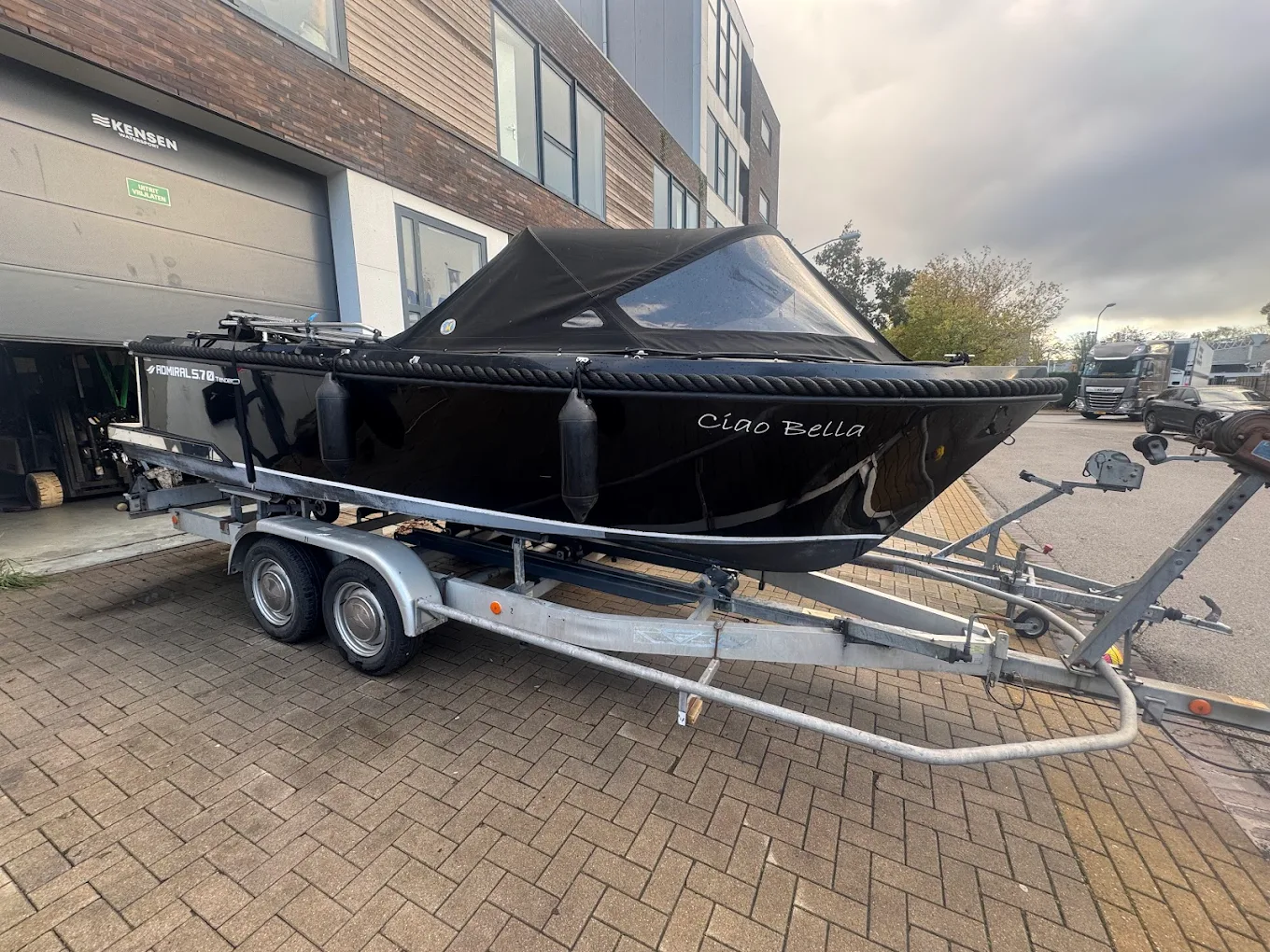 Boot in onze werkplaats tijdens onderhoud